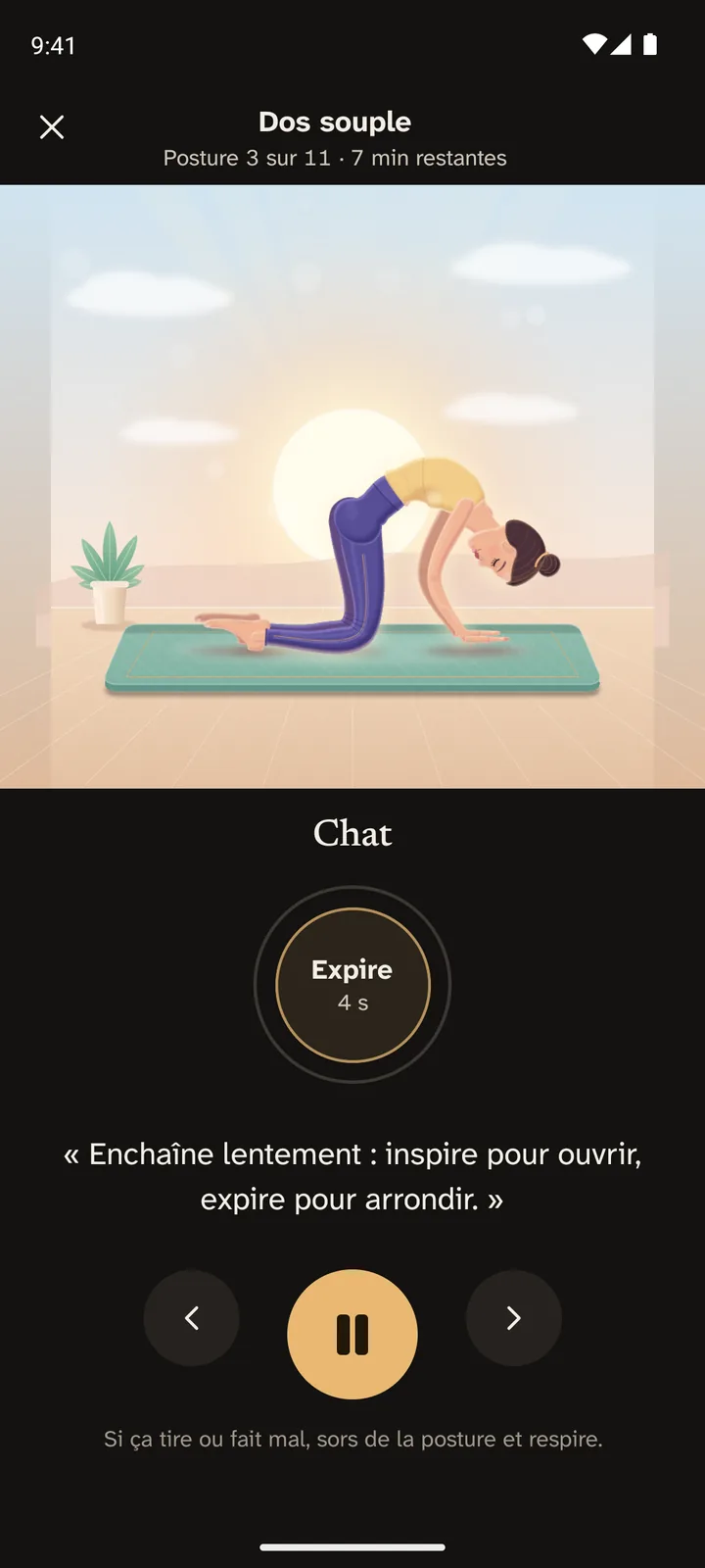 La séance de méditation animée Dos souple, posture 3 sur 11 : une silhouette illustrée fait la posture du chat sur un tapis vert devant un soleil levant, l'anneau de souffle affiche Expire, 4 s, et la consigne dit « Enchaîne lentement : inspire pour ouvrir, expire pour arrondir. »